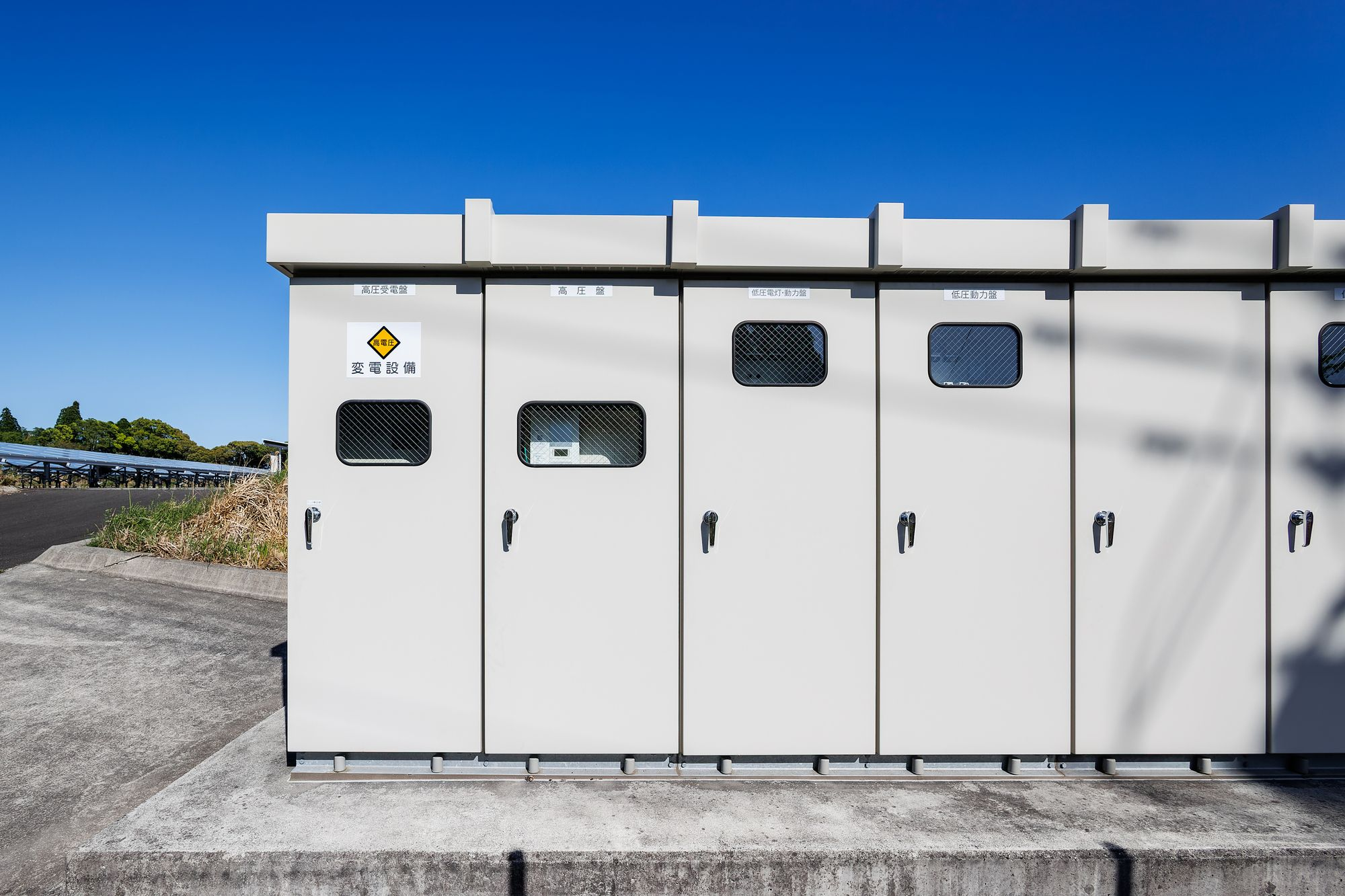 キュービクルの更新時期はいつ？更新の重要性と一般的な流れ・費用について