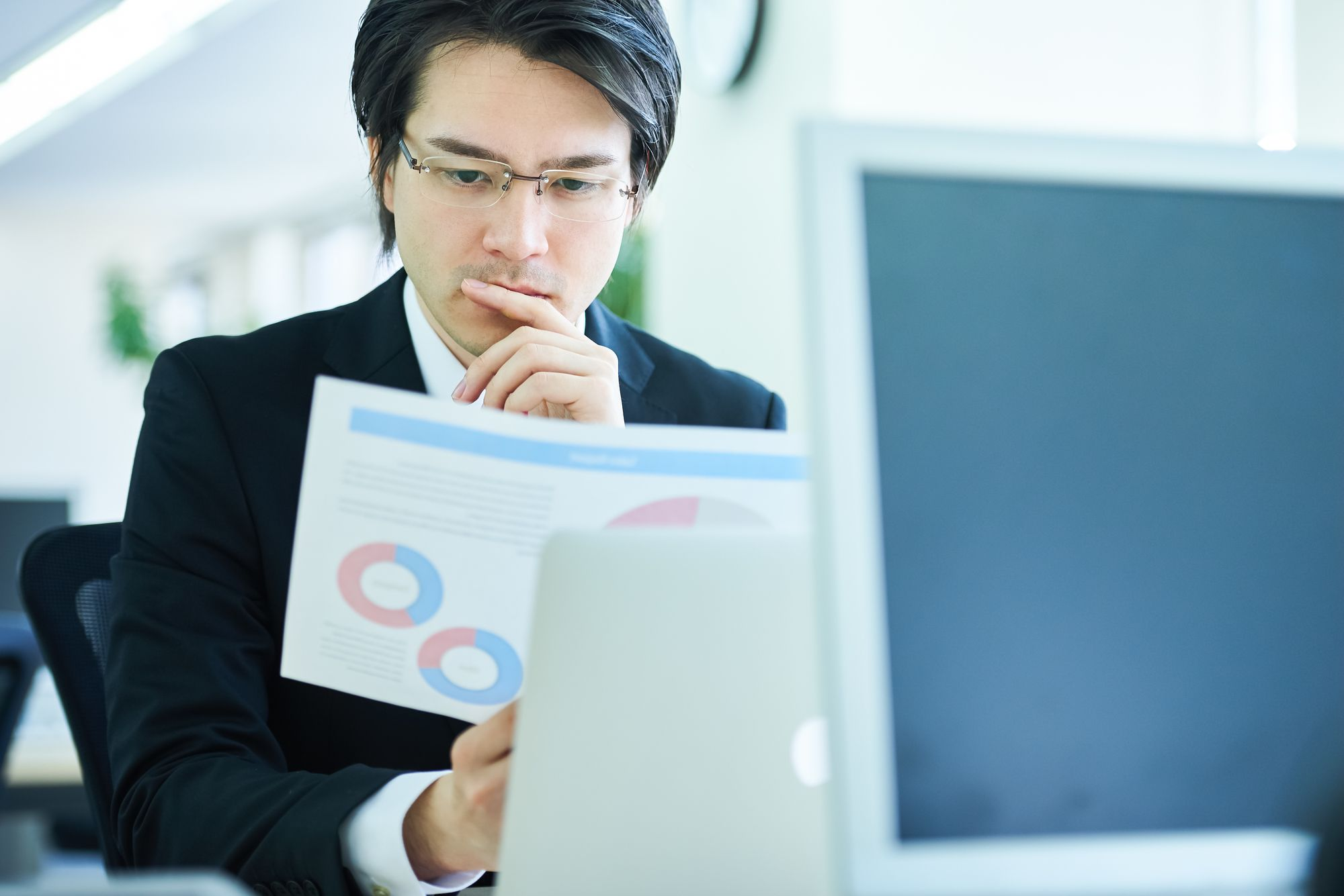 【企業向け】電気代高騰の原因と今後の見通しについて解説！企業が直面する課題と対策