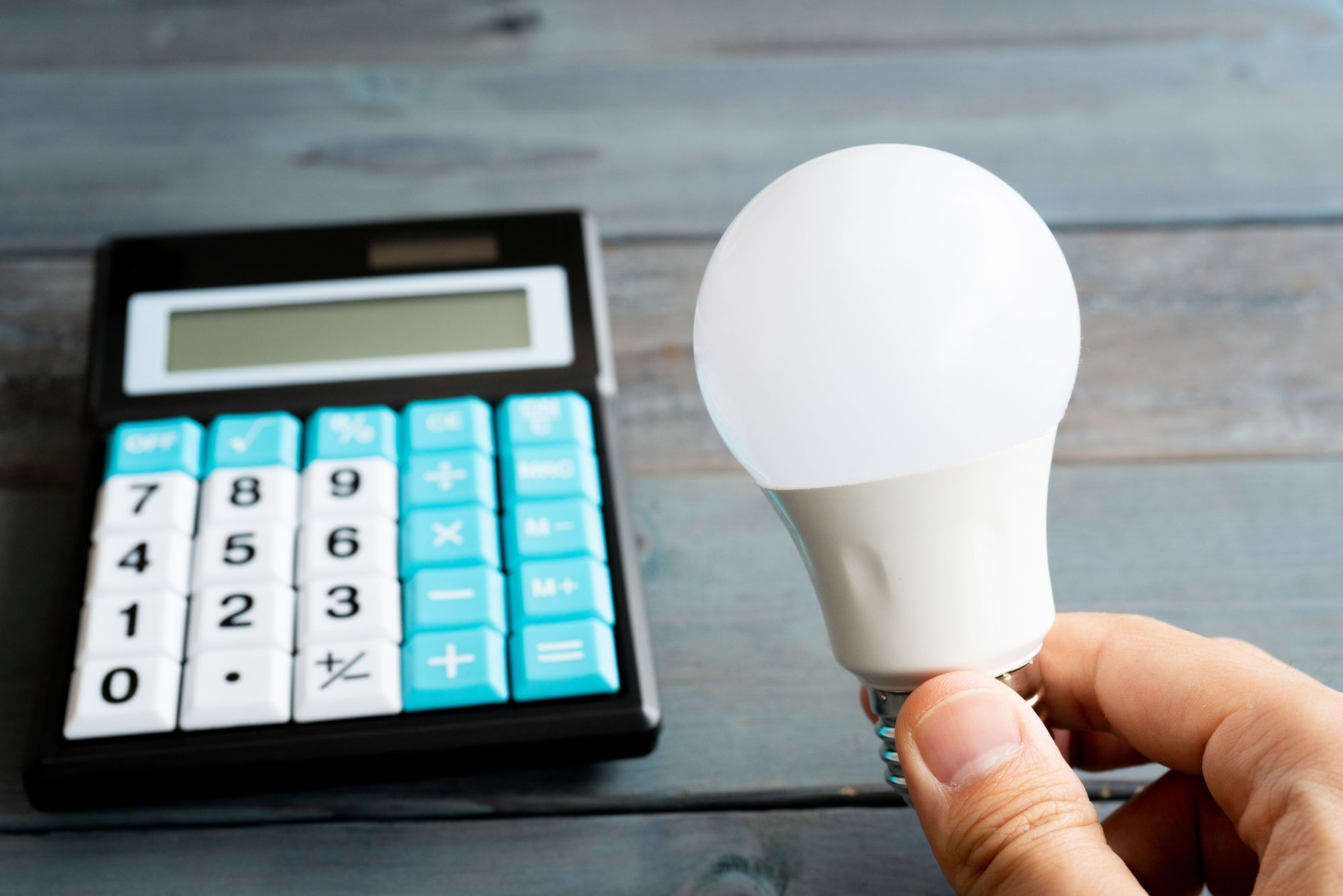 法人の電気料金の見直しの方法と削減方法は？