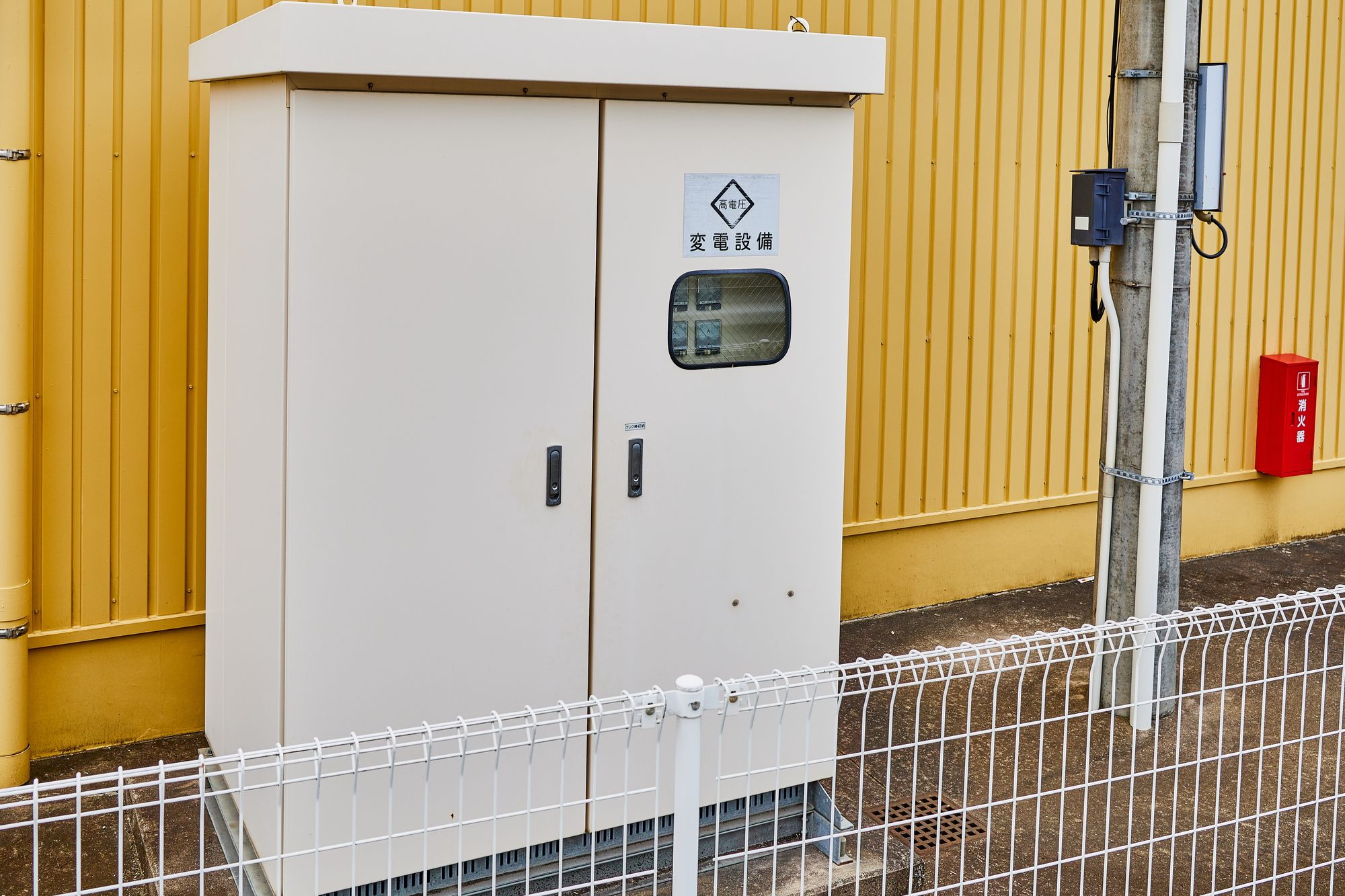 キュービクルの離隔距離とは？屋内・屋外の規定や法令にもとづいた基準