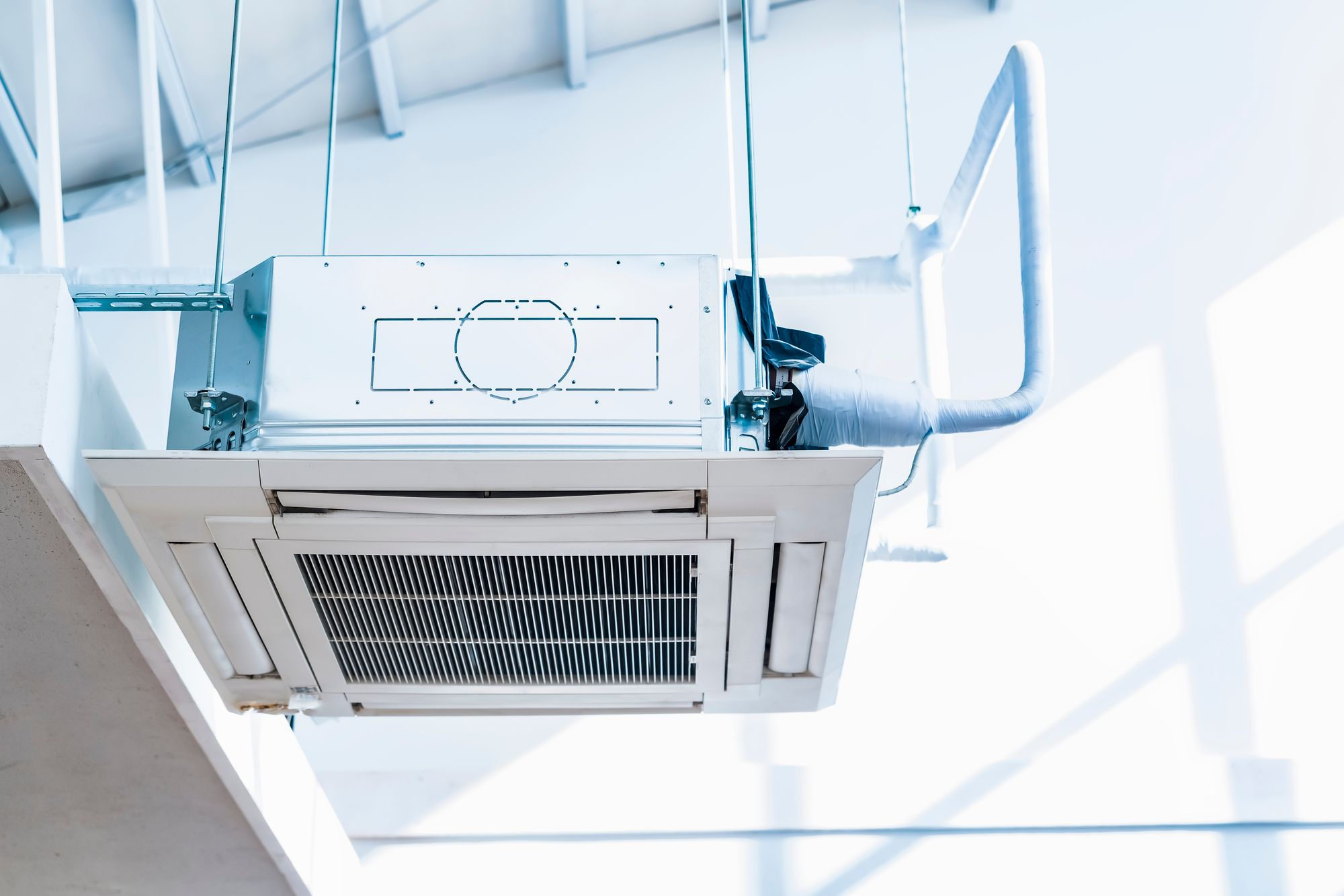 業務用エアコンの消費電力を抑えるには？電気代の削減につながる5つのポイント