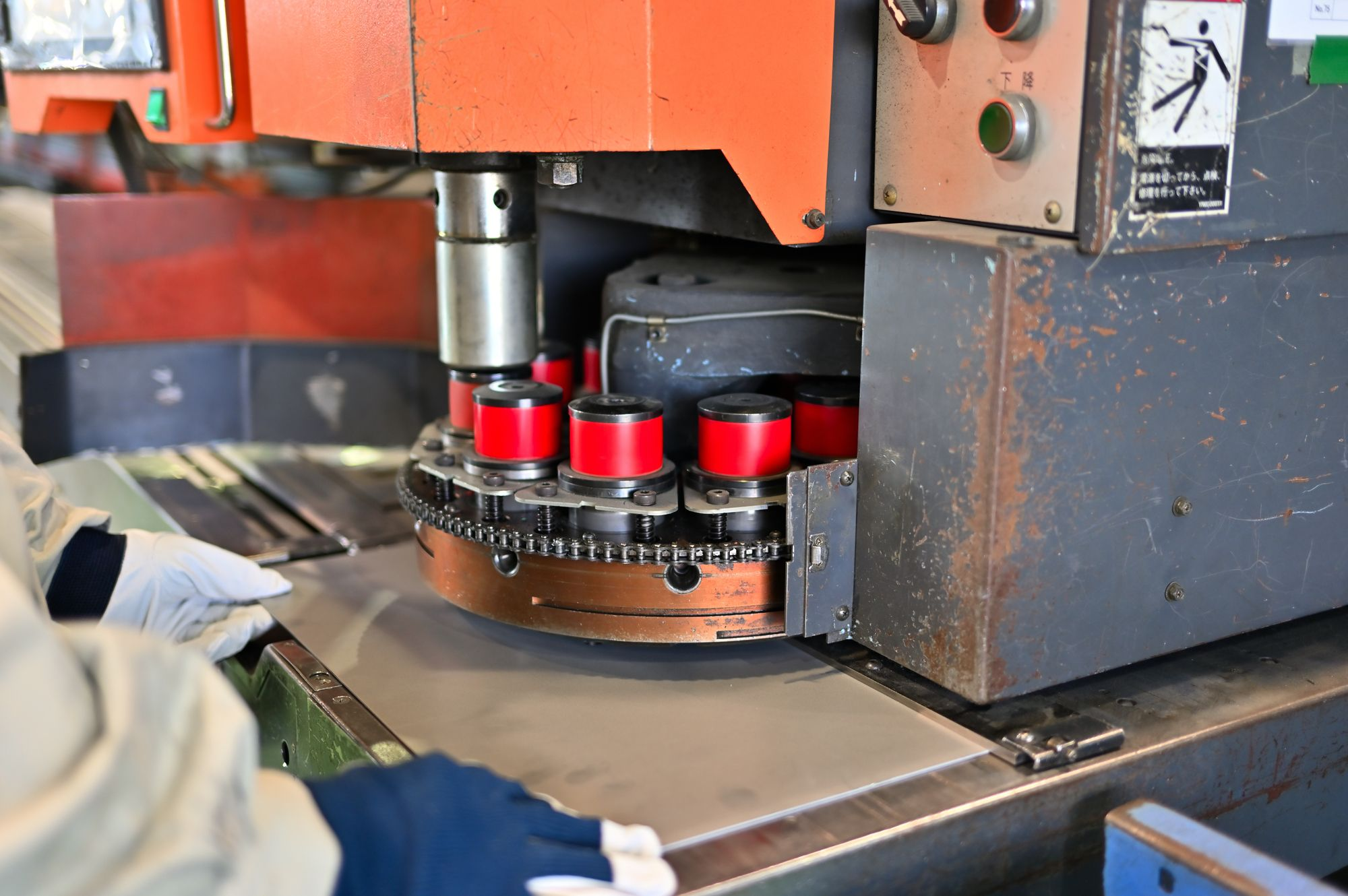 要注意！見落としがちなパンチングプレスの無駄エネルギー