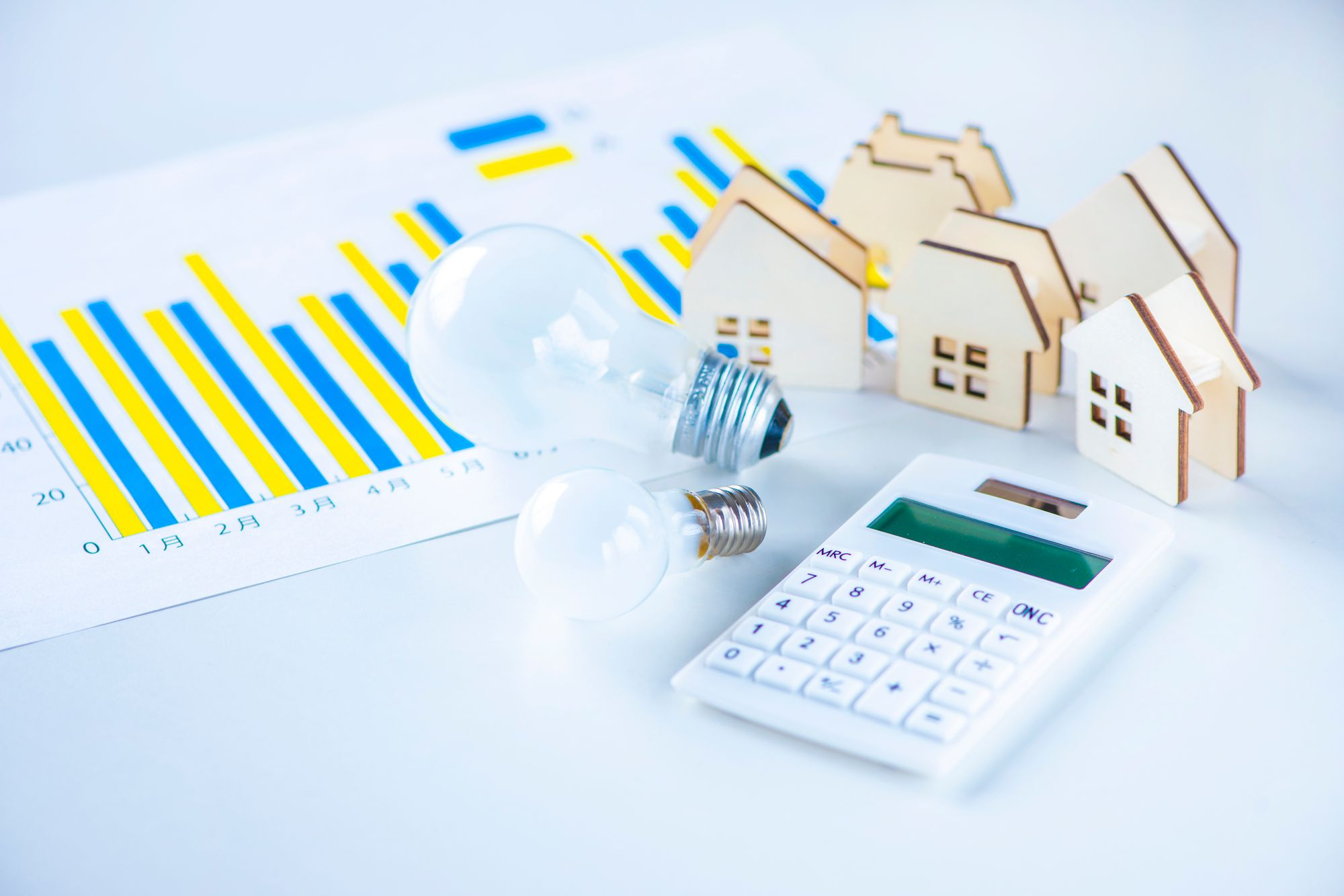 電気料金が高騰する3つの理由と電気料金を削減する4つの方法を解説